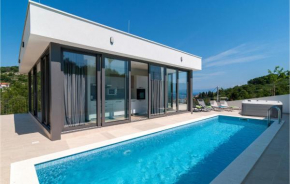 Nice Home In Stomorska With Jacuzzi